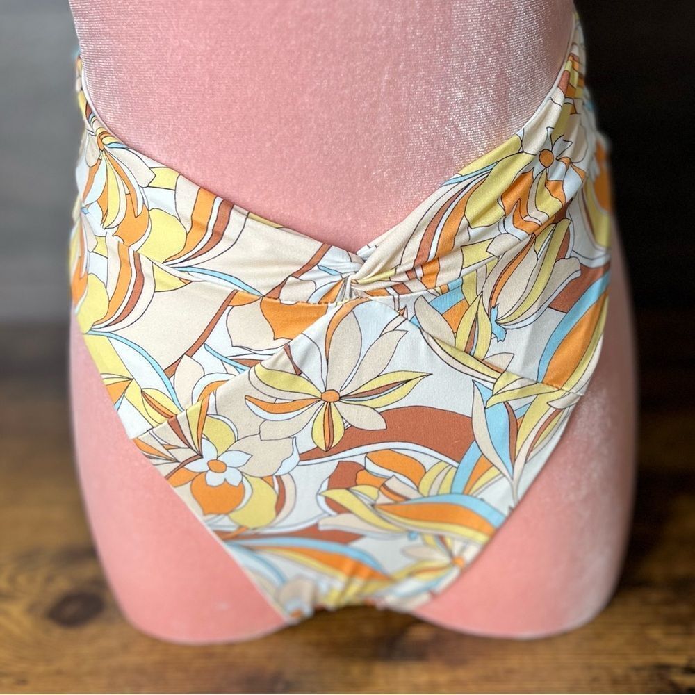 l*space Nancy Lee Printed Bitsy Bikini Bottom in Sunshine Floral. Size Small-New - Picture 14 of 15